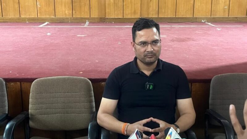 “डबल वोटर” पर सख्ती : उत्तराखंड पंचायत चुनावों में 1000 से अधिक जनप्रतिनिधियों पर खतरा, न्यायालय के फैसलों से बढ़ी कार्रवाई की रफ्तार