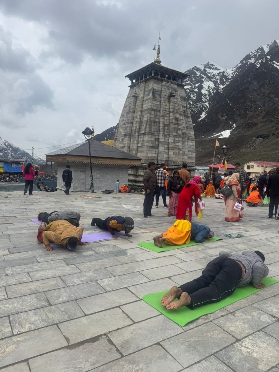 श्री केदारनाथ धाम में श्रद्धालुओं के लिए योग एवं प्राणायाम शिविर का शुभारंभ