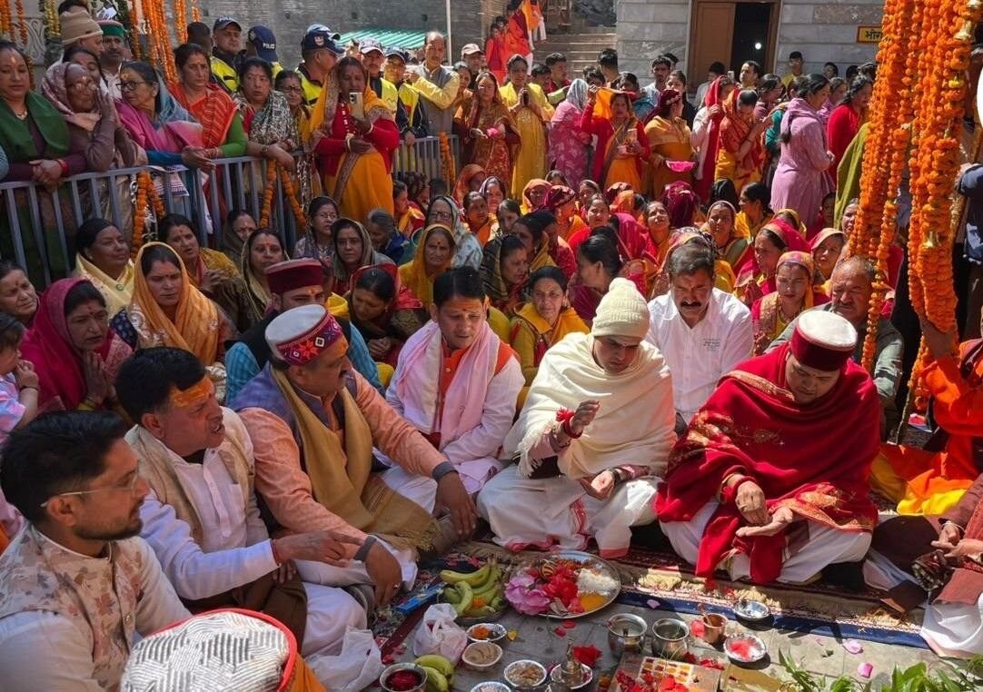 बदरीनाथ धाम के कपाट खुलने की तैयारी, शंकराचार्य की गद्दी पांडुकेश्वर पहुंची