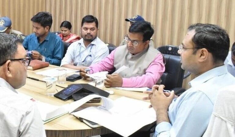 भूमि विवाद सुलझाकर जल्द शुरू हों हाईवे कार्य – डीएम गौरव कुमार