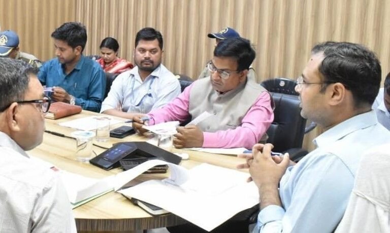 भूमि विवाद सुलझाकर जल्द शुरू हों हाईवे कार्य – डीएम गौरव कुमार