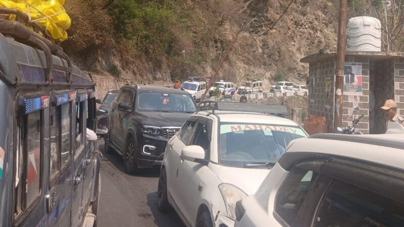 कर्णप्रयाग में बदरीनाथ हाईवे का नहीं हुआ चौड़ीकरण, जाम की बनेगी समस्या