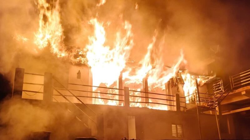 उत्तरकाशी में भीषण अग्निकांड : जुणगा गांव में आवासीय मकान जलकर खाक, दो लोग घायल