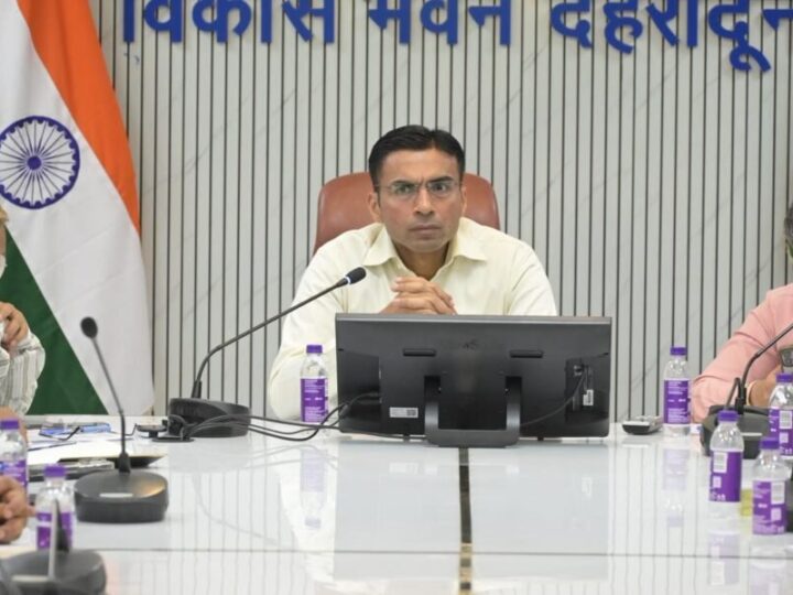 प्रधानमंत्री के देहरादून दौरे को लेकर तैयारियां पूरी, अलर्ट मोड में जिला प्रशासन, जोनल मजिस्ट्रेट संग डीएम सविन बंसल की अहम बैठक, कहा –  प्रोटोकॉल के अनुसार रहे व्यवस्था, सेफ्टी सर्टिफिकेट अनिवार्य 
