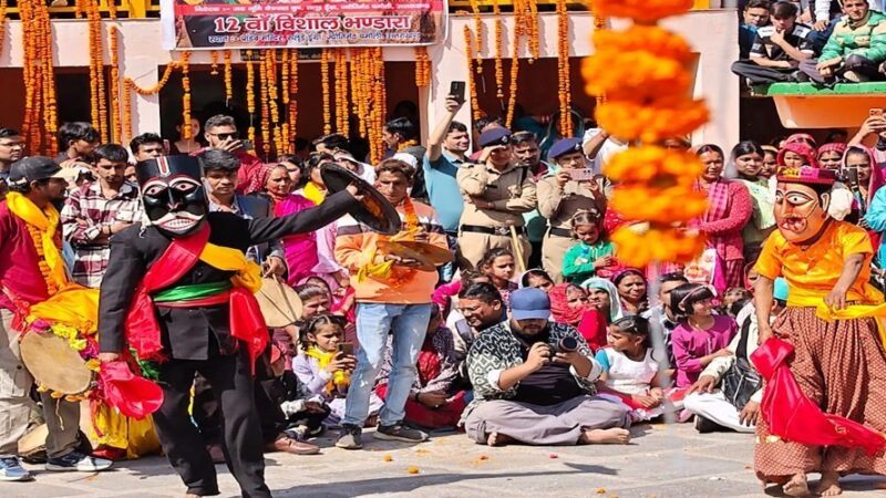 यूनेस्को धरोहर रम्माण मेले में उमड़ा जनसैलाब, सलूड-डूंगरा गांव बना सांस्कृतिक केंद्र