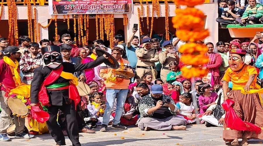 यूनेस्को धरोहर रम्माण मेले में उमड़ा जनसैलाब, सलूड-डूंगरा गांव बना सांस्कृतिक केंद्र