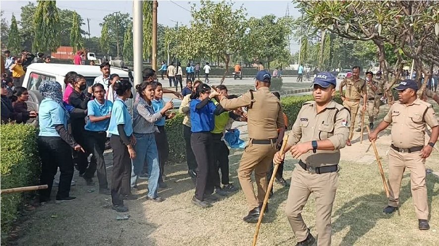 पंतनगर सिडकुल में श्रमिकों का प्रदर्शन, पुलिस का बलप्रयोग, कई घायल, कुछ बेहोश