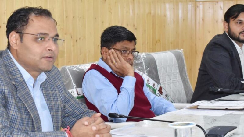 नाबार्ड की आरआईडीएफ परियोजनाओं की डीएम गौरव कुमार ने की समीक्षा