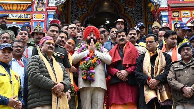 राज्यपाल ने भगवान बदरीनाथ की पूजा अर्चना कर मांगी खुशहाली की मनौती