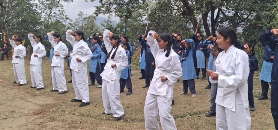 उडामांडा इंटर कॉलेज में आत्मरक्षा प्रशिक्षण का समापन, छात्राओं ने सीखे सुरक्षा के गुर
