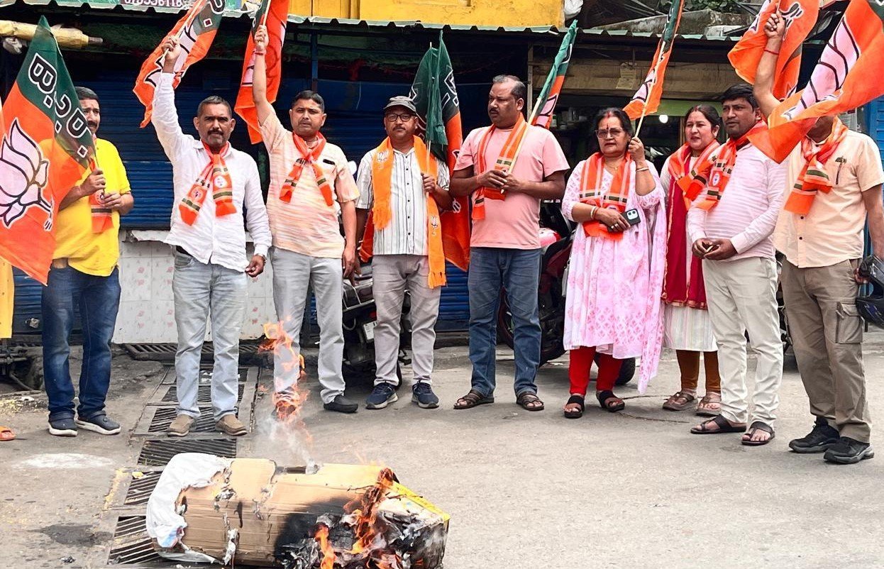 भाजपाइयों ने फूंका चंपावत मामले में कांग्रेस का पुतला
