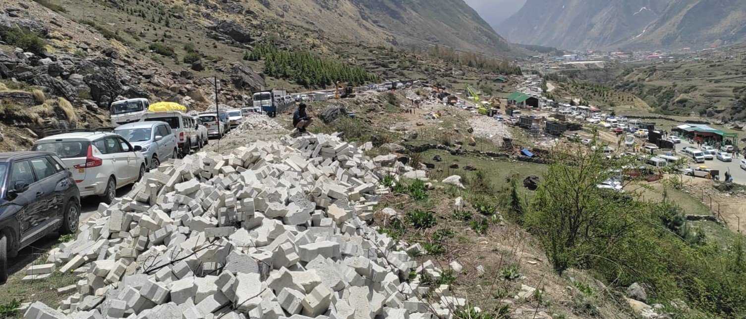 माणा क्षेत्र में नई पार्किंग व्यवस्था लागू, यातायात दबाव हुआ कम