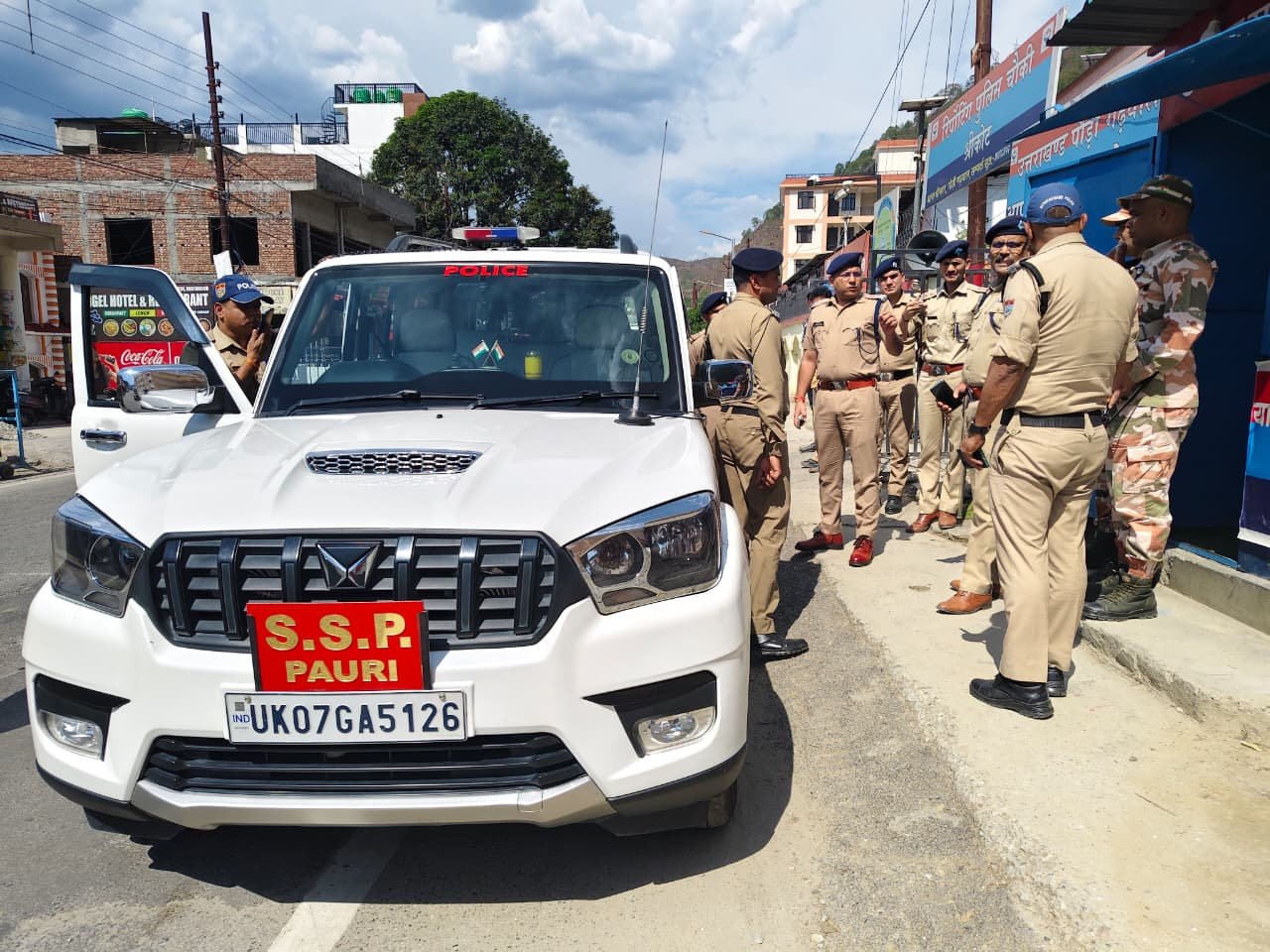 चारधाम यात्रा को लेकर पौड़ी पुलिस अलर्ट, SSP सर्वेश पंवार ने ग्राउंड जीरो पर परखीं व्यवस्थाएं