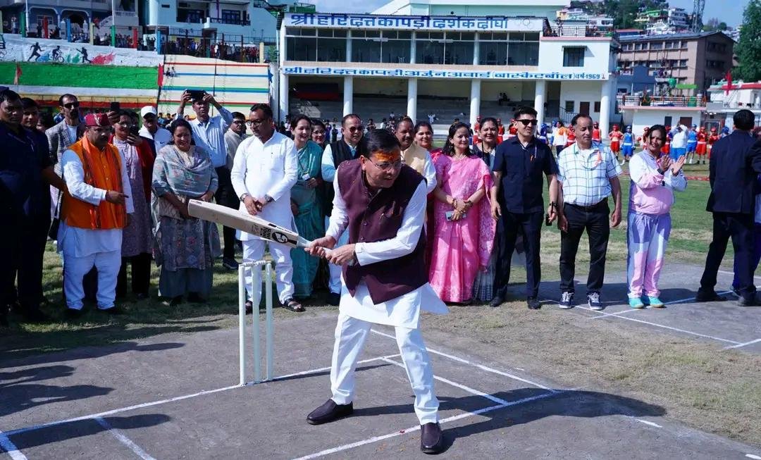 मुख्यमंत्री पुष्कर सिंह धामी ने श्री सुरेन्द्र सिंह वल्दिया स्टेडियम में उच्चीकृत क्रिकेट मैदान का किया लोकार्पण