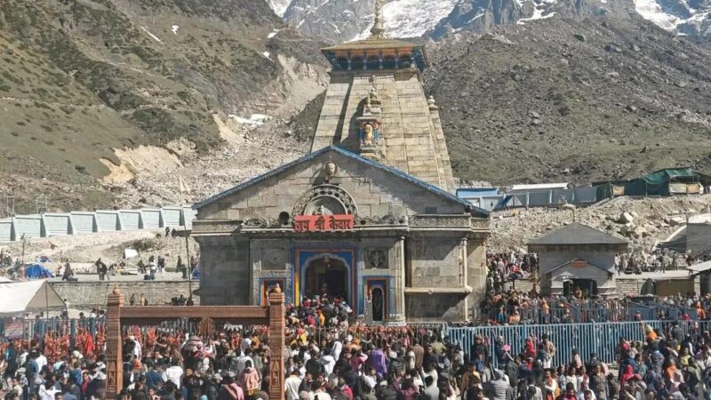 केदारनाथ धाम में उमड़ा आस्था का सैलाब, 22 दिनों में 5 लाख से अधिक श्रद्धालु पहुंचे
