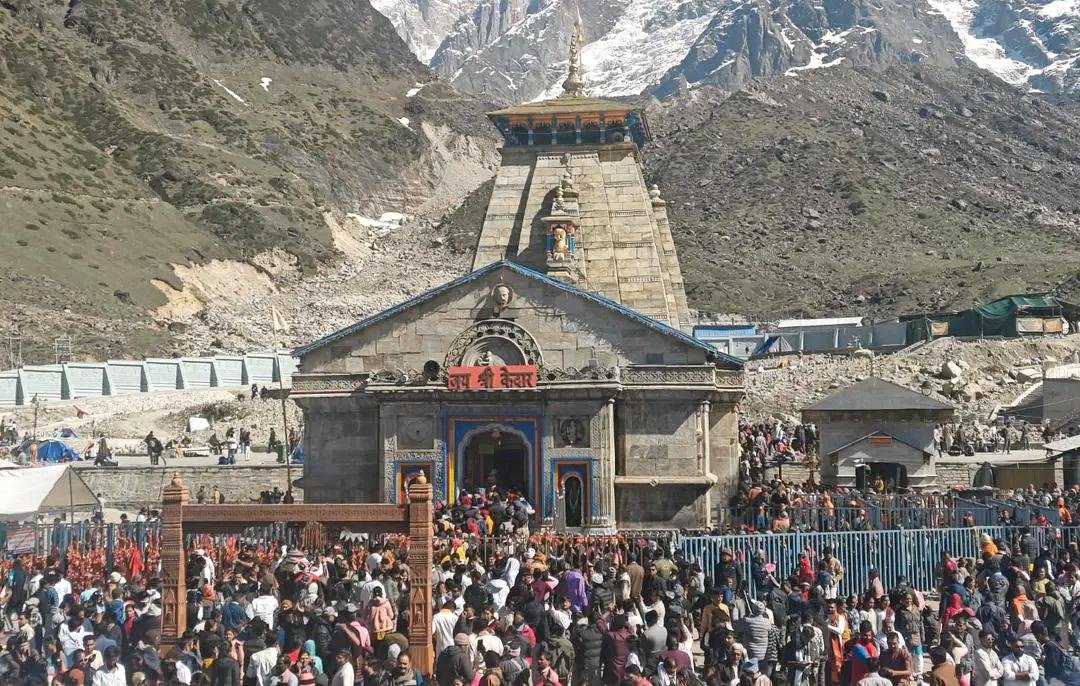 केदारनाथ धाम में उमड़ा आस्था का सैलाब, 22 दिनों में 5 लाख से अधिक श्रद्धालु पहुंचे