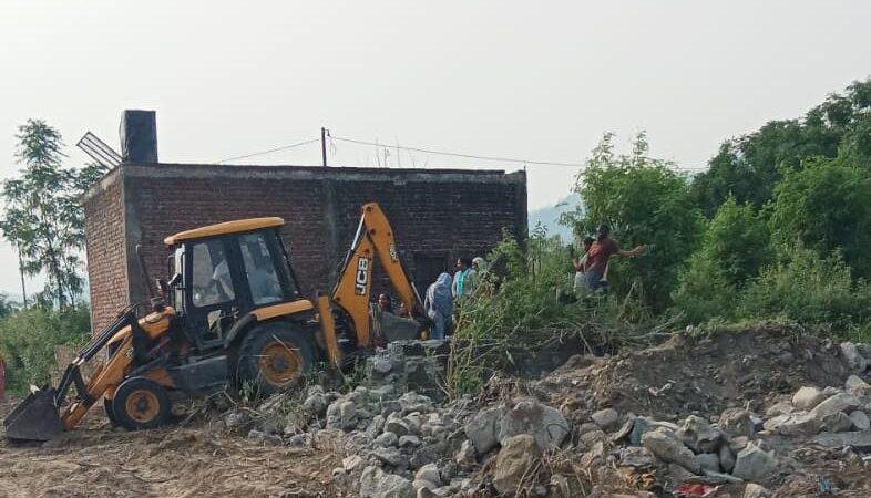 कोटद्वार : झंडीचौड़ में नगर निगम की भूमि से हटाया गया अतिक्रमण