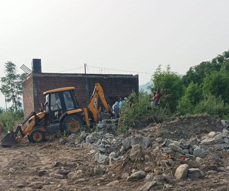 कोटद्वार : झंडीचौड़ में नगर निगम की भूमि से हटाया गया अतिक्रमण