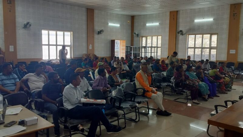 एकेश्वर में आयोजित किसान दिवस में कृषकों को दी गई विभागीय योजनाओं की जानकारी