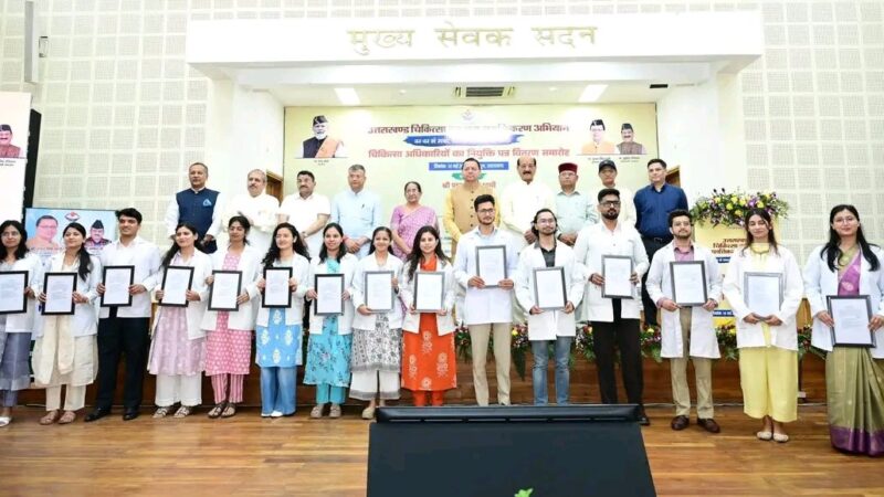 मुख्यमंत्री धामी ने 307 नव नियुक्त अभ्यर्थियों को प्रदान किए नियुक्ति पत्र