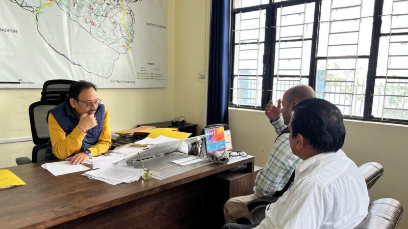 मुख्य विकास अधिकारी अशोक जोशी ने संभाला कार्यभार, विकास भवन का किया निरीक्षण