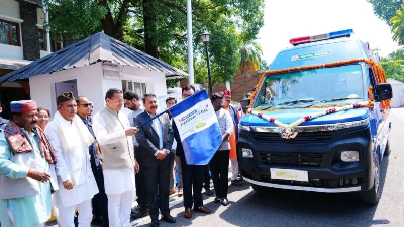 चारधाम एवं आदि कैलाश यात्रा मार्ग के लिए सीएम धामी ने चिकित्सा वाहनों को दिखाई हरी झंडी