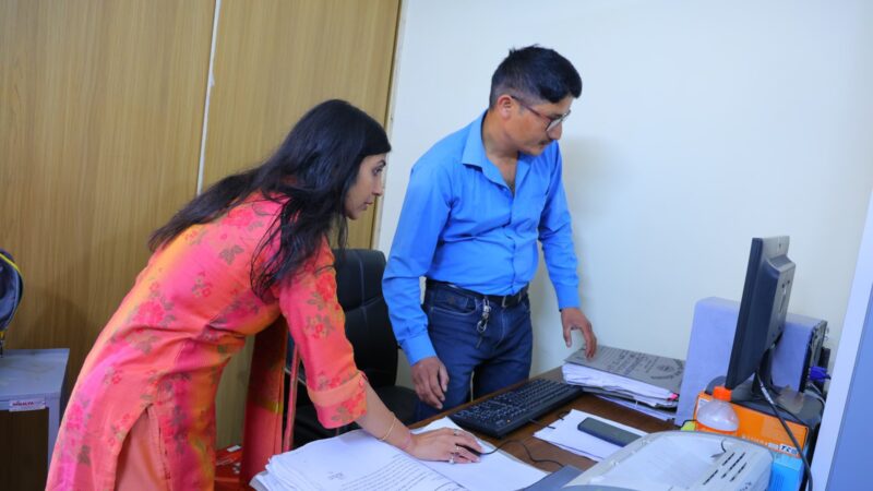 पेयजल शिकायतों पर डीएम स्वाति एस. भदौरिया का सख्त रुख, जल संस्थान कार्यालय का औचक निरीक्षण, ड्यूटी समय में घर पर मिला जेई, प्रतिकूल प्रविष्टि के निर्देश
