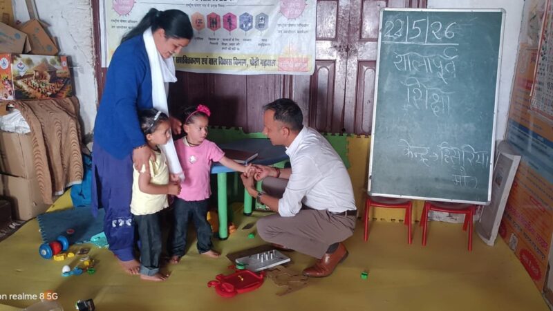 जिला कार्यक्रम अधिकारी ने किया औचक निरीक्षण, योजनाओं का लाभ अंतिम व्यक्ति तक पहुंचाने के दिए निर्देश