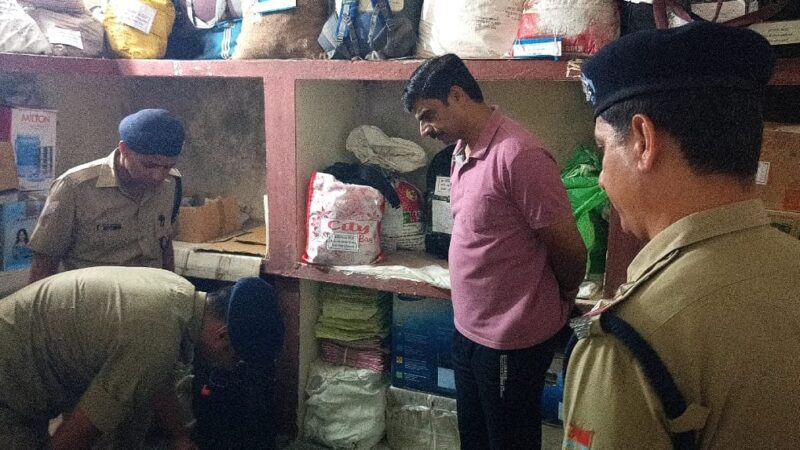अपर पुलिस अधीक्षक मनोज कुमार ठाकुर ने थाना धुमाकोट का किया औचक निरीक्षण, दिए निर्देश