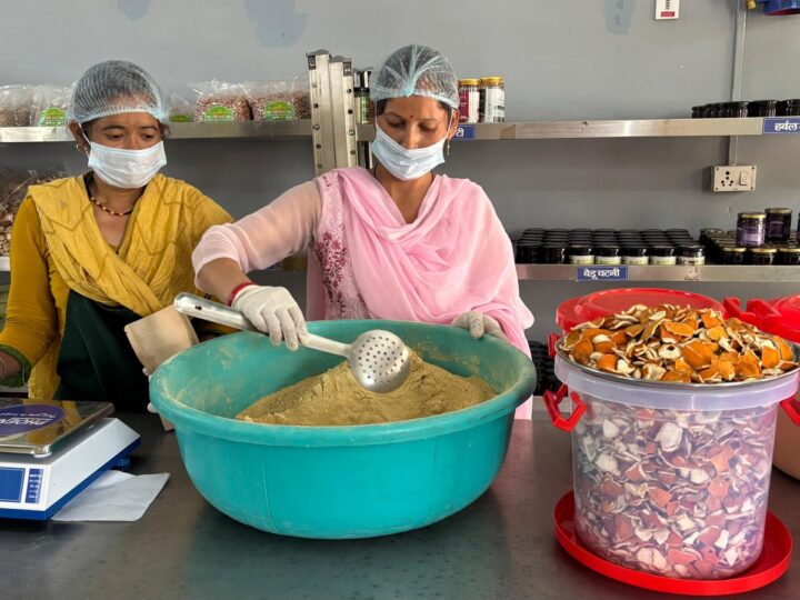 माल्टा के छिलकों से बन रहे हर्बल कॉस्मेटिक, महिलाओं को मिल रही आत्मनिर्भरता
