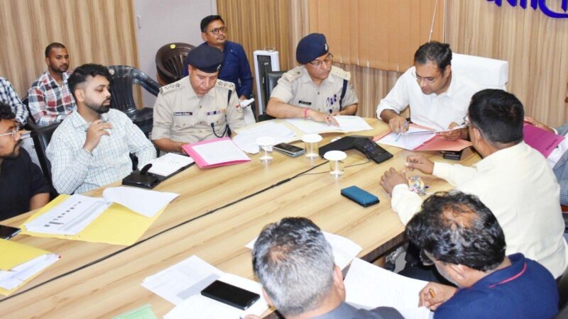 सड़क सुरक्षा को लेकर सुप्रीम कोर्ट के निर्देशों का हो पालन – डीएम गौरव कुमार