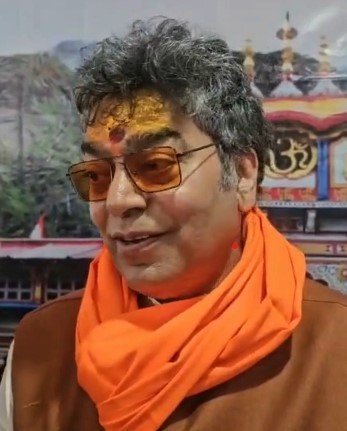 बदरीनाथ धाम पहुंचे अभिनेता आशुतोष राणा, बोले- पुष्कर मास में चारधाम यात्रा परम सौभाग्य