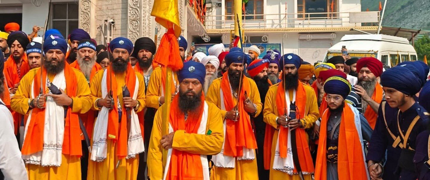 पंजप्यारों की अगुवाई में पहला जत्था हेमकुंड साहिब रवाना