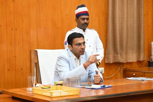 जनसमस्याओं के प्रति संवेदनशील जिला प्रशासन, 80 वर्षीय बुजुर्ग रानी महेंद्रु की शिकायत पर डीएम सविन बंसल ने तलब की एटीआर; हरकत में आए विभाग