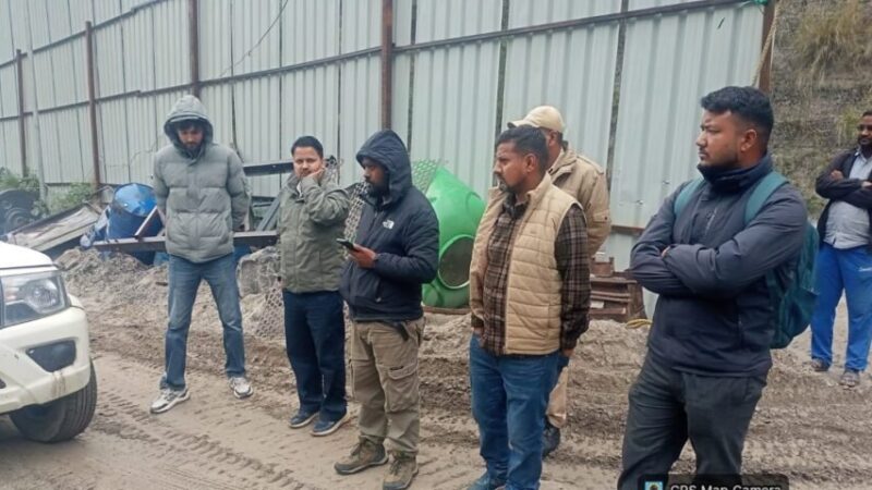 अलकनंदा किनारे निर्माण कार्य में अनियमितता, मोबाइल स्टोन क्रशर सील