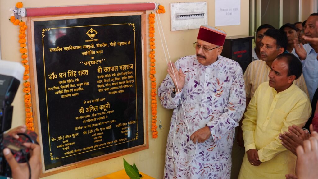 महाराज ने किया सतपुली झील निर्माण कार्यों का भी किया निरीक्षण, अधिकारियों को दिए गुणवत्ता के निर्देश