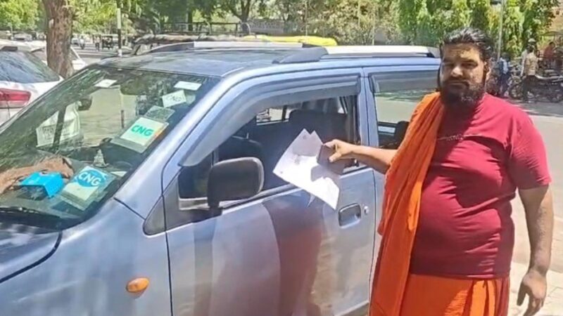 चंडीगढ़ में इलाज कराने पहुंचे महंत की कार का शीशा तोड़कर चोरी की वारदात