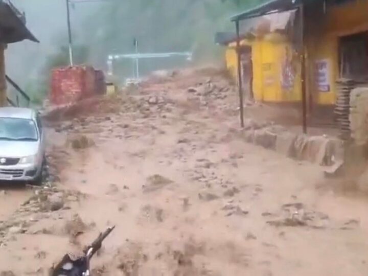 टिहरी में भारी बारिश से तबाही, बिलौंदी पुल पर आया मलबा, दुकानों में घुसा पानी