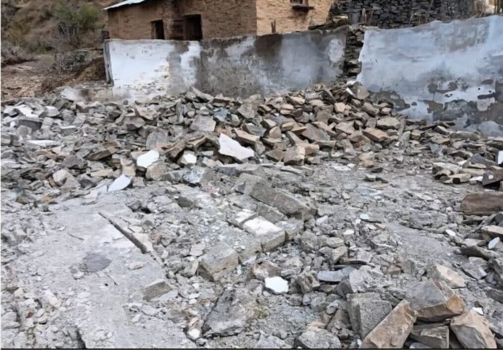 डीएम सविन बंसल की सख्ती रंग लाई, वर्षों से खतरनाक बने 56 विद्यालय भवन किए गए ध्वस्त