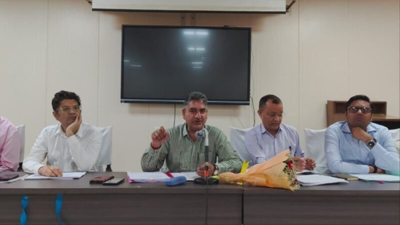पंतनगर बैठक में सचिव दीपक कुमार के सख्त निर्देश, गांवों में रात गुजारेंगे अफसर!
