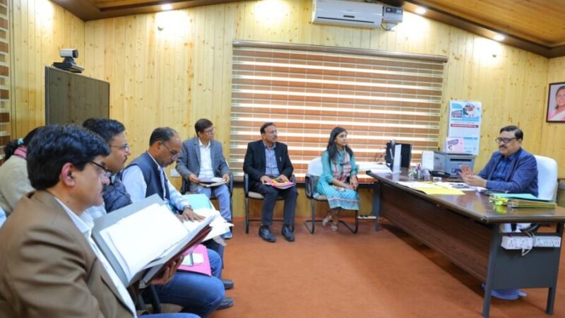 गढ़वाल आयुक्त विनय शंकर पांडेय ने पेयजल संकट दूर करने के लिए मौके पर जारी किए 25 लाख, जल संस्थान को तीन दिन में जनरेटर लगाने के निर्देश