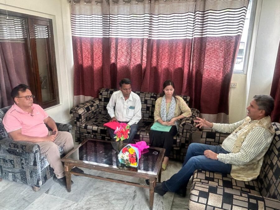 जनगणना कार्यों में न बरतें लापरवाही, समय से पूरा करें हाउस लिस्टिंग कार्य – सचिव दीपक कुमार