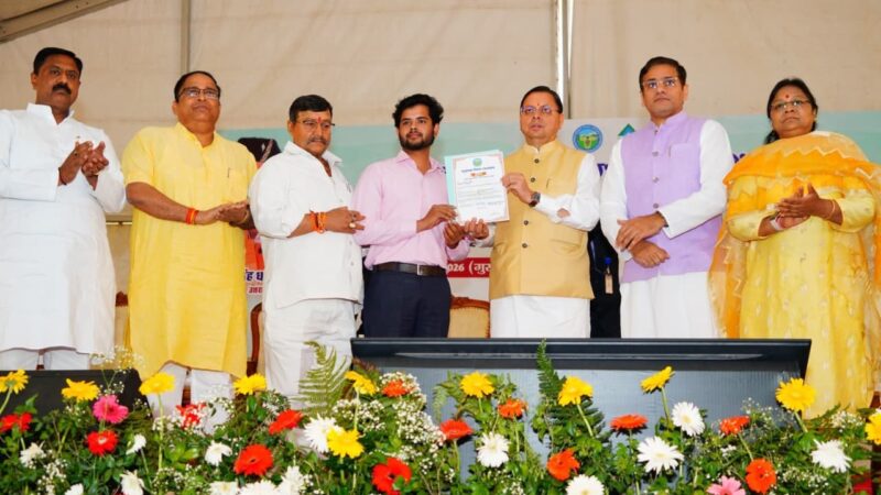 सीएम धामी ने पशुपालकों, दुग्ध उत्पादकों एवं मत्स्य पालकों के साथ किया संवाद