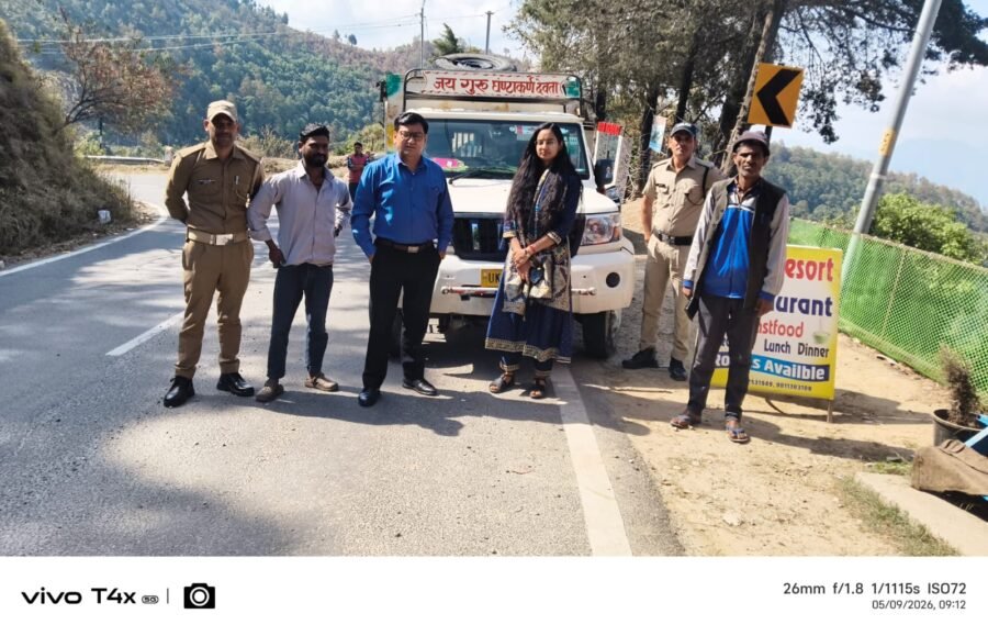 एडीएम शैलेन्द्र सिंह नेगी ने औचक निरीक्षण में सरकारी राशन परिवहन में पकड़ी अनियमितता, चंबा–धनोल्टी रोड पर कनाताल के पास सरकारी खाद्यान्न से भरे दो वाहन सीज