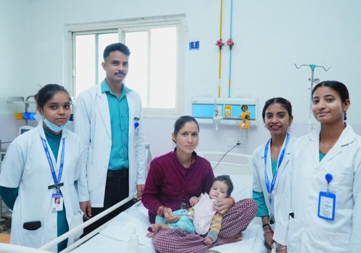 श्री महंत इन्दिरेश अस्पताल के डॉक्टरों ने असंभव को किया संभव, डेढ़ साल बाद बच्चे ने मुंह से पिया मां का दूध, परिवार की आंखों में छलके खुशी के आंसू