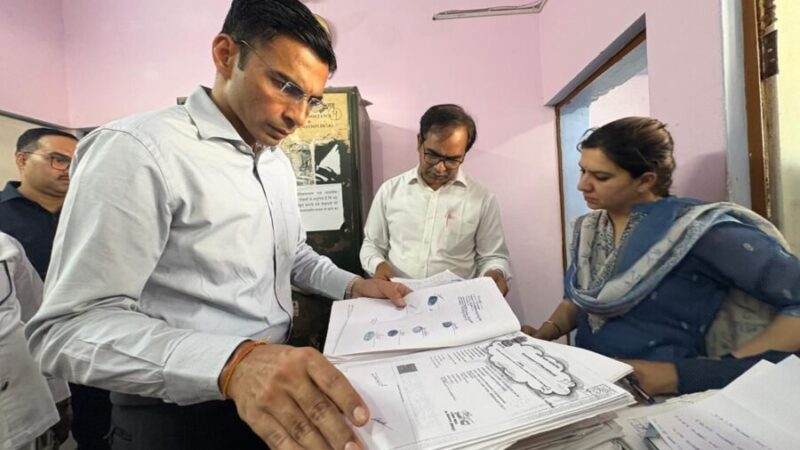 डीएम सविन बंसल ने की सब-रजिस्ट्रार विकासनगर अपूर्वा सिंह के निलंबन एवं विभागीय अनुशासनात्मक कार्रवाई की शासन को संस्तुति, पकड़ी गई गोल्डन फॉरेस्ट की प्रतिबंधित भूमि की 150 अवैध रजिस्ट्रियां