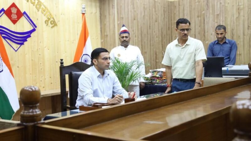 एटीएस कॉलोनी में दहशत फैलाने वाले बिल्डर पर डीएम सविन बंसल का कड़ा प्रहार, गुंडा एक्ट में 06 माह के लिए देहरादून से किया जिला बदर