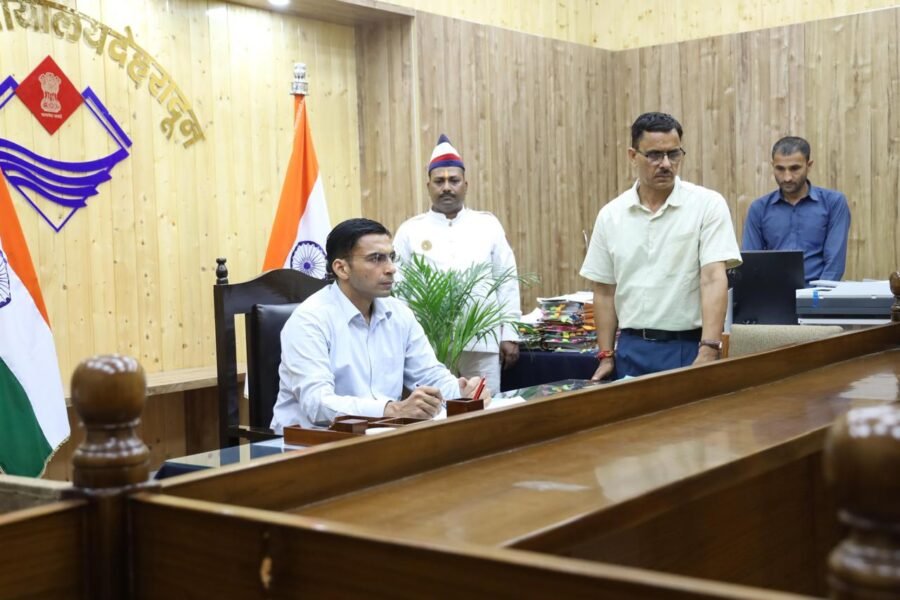 एटीएस कॉलोनी में दहशत फैलाने वाले बिल्डर पर डीएम सविन बंसल का कड़ा प्रहार, गुंडा एक्ट में 06 माह के लिए देहरादून से किया जिला बदर