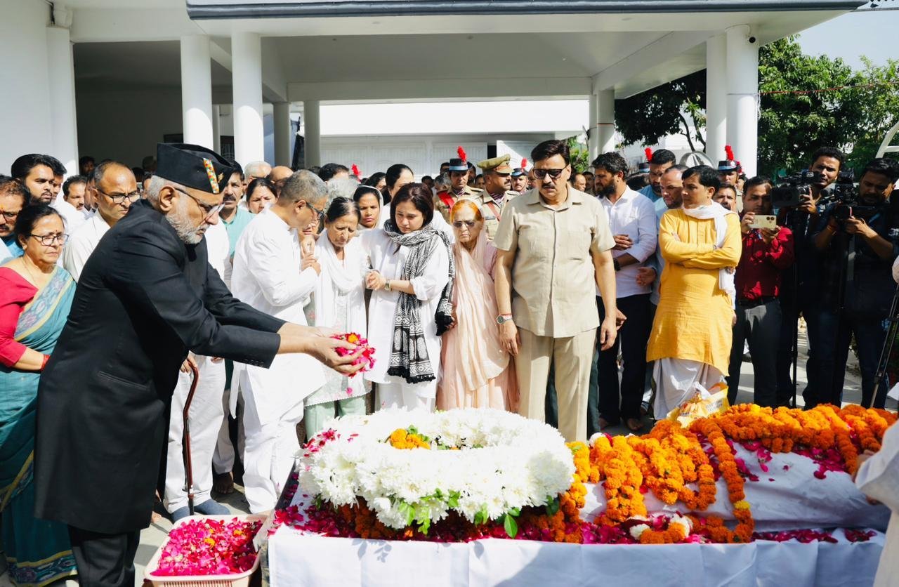 पूर्व मुख्यमंत्री भुवन चंद्र खंडूड़ी को दी  श्रद्धांजलि