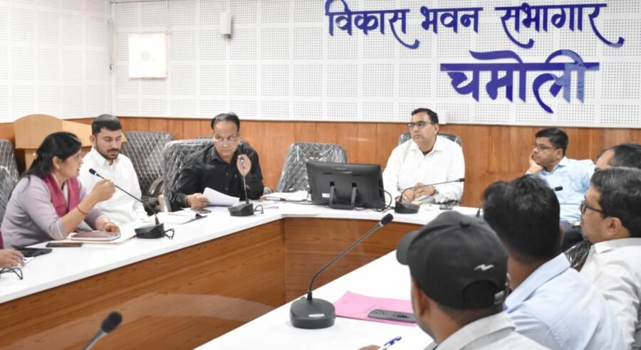 सीडीओ डॉ. अभिषेक त्रिपाठी की अध्यक्षता में हुई स्प्रिंग एवं रिवर रिजुविनेशन की बैठक, 01 से 15 जून तक जनपद में जल संरक्षण उत्सव का होगा आयोजन